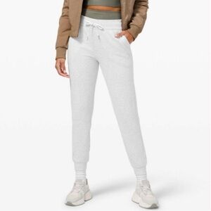 Lululemon 28” scuba joggers light grey size 2